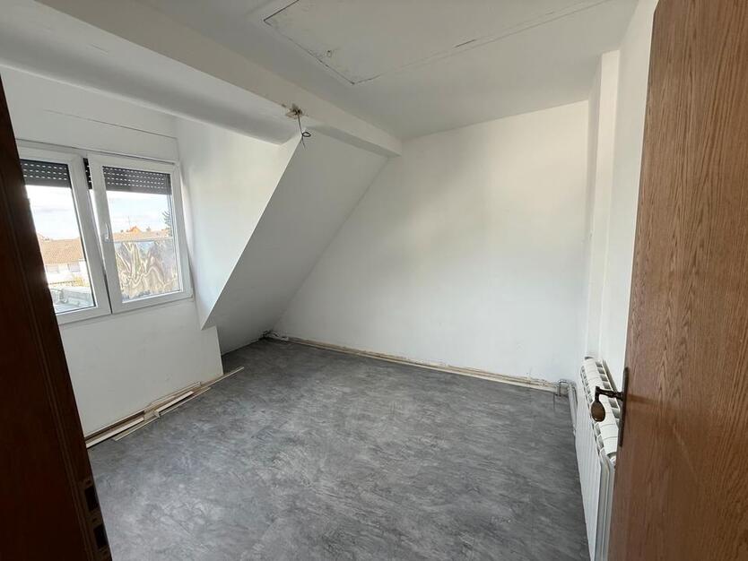 Moderne Doppelhaushälfte mit 3 Etagen zu vermieten Maximal 5 p