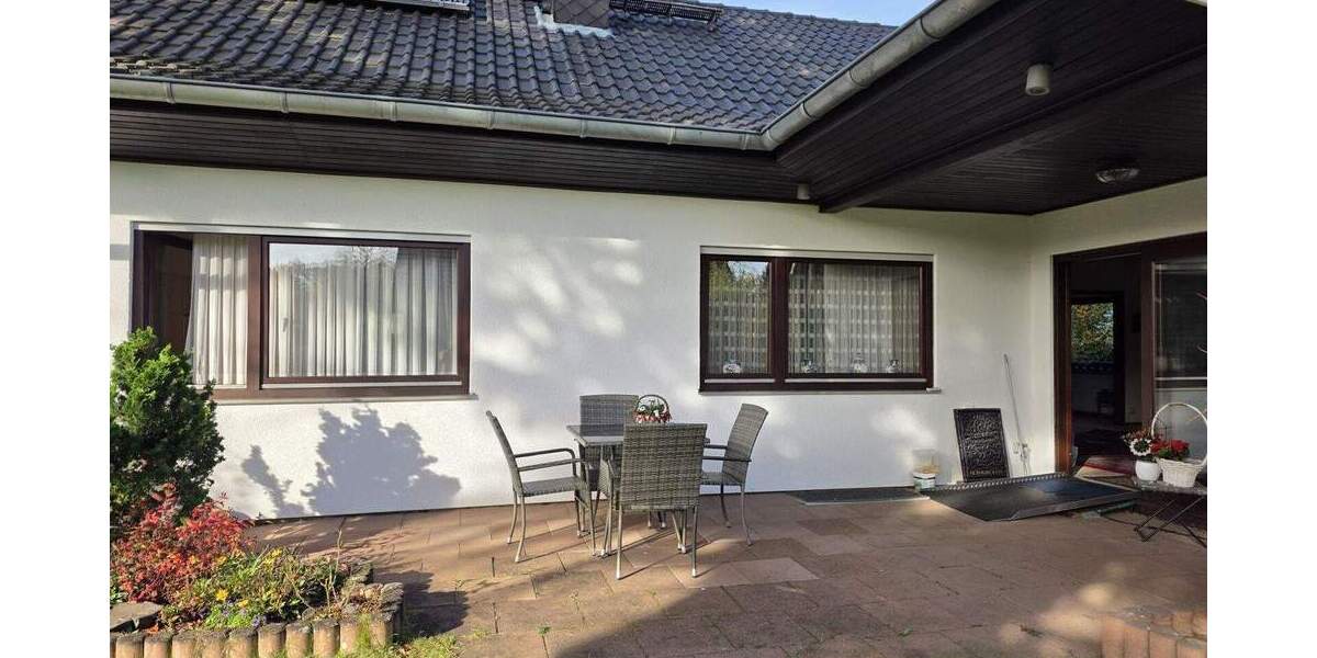 Zweifamilienhaus mit Garage in Hangelar. Hauptwohnung freiwerdend. 6 zimmer