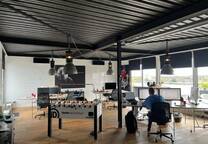 Arbeitsplatz in stylischer Agentur mit Dachterrasse - All-in-Miete