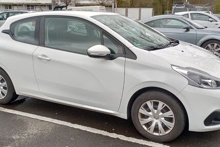 Peugeot 208 96.500 km 4.990 &euro; Bonn 53121