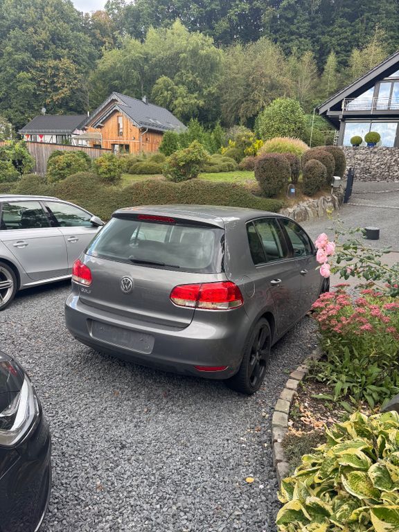 VW Golf 187.673 km 4.099 € Windeck 51570