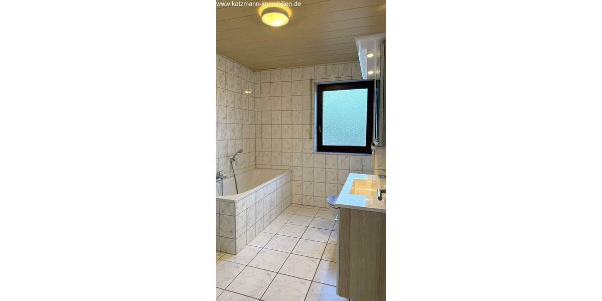 Etagenwohnung Erftstadt Friesheim - 3 Zimmer, 96 m&sup2;, 1.152&euro; | Angebot:24700781