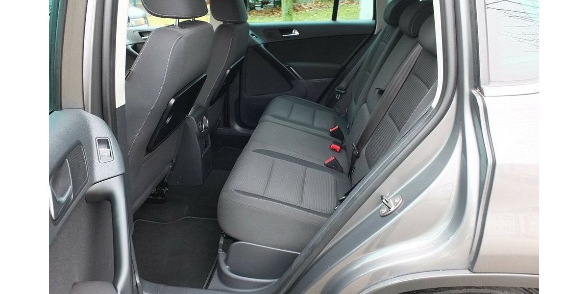 VW Tiguan TEAM orig.ATM ca 52 tkm XENON AHK PARKPILOT 112.432 km 9.908 &euro; Köln 50858