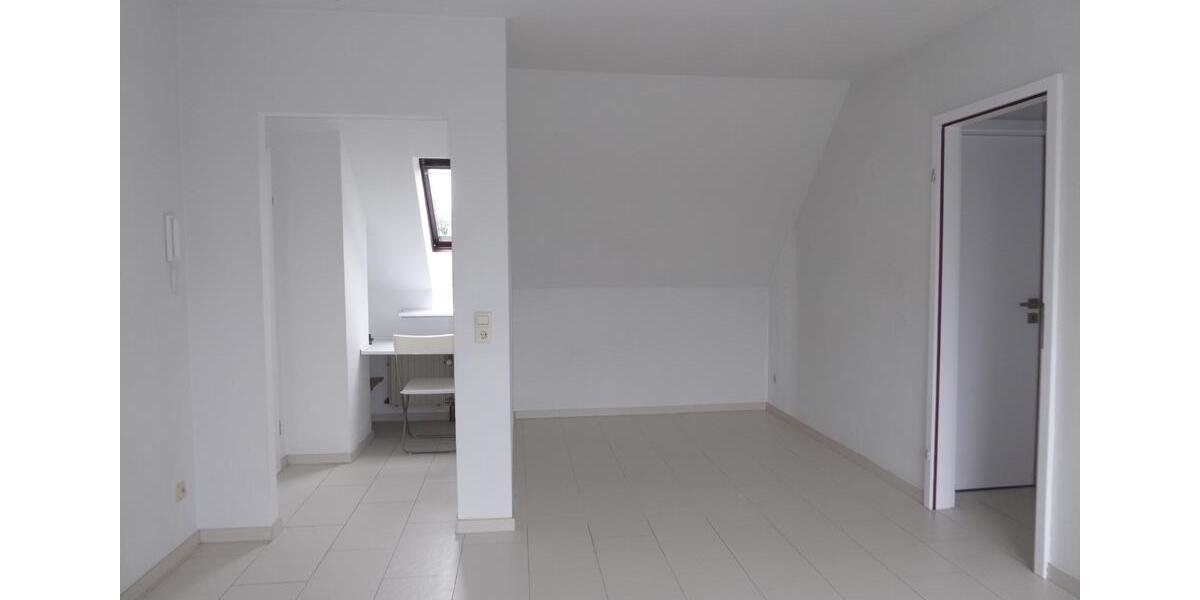 Dachgeschoßwohnung Bonn Auerberg - 1 Zimmer, 30 m&sup2;, 580&euro; | Angebot:25751673