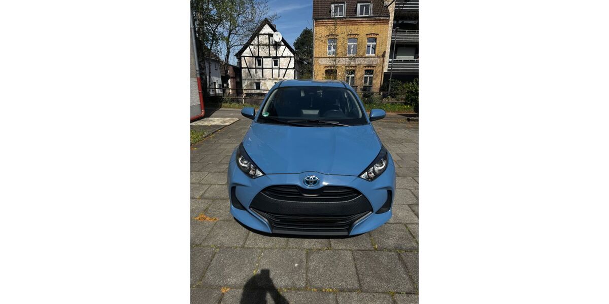 Toyota Yaris 88.000 km 15.100 &euro; Köln 51067