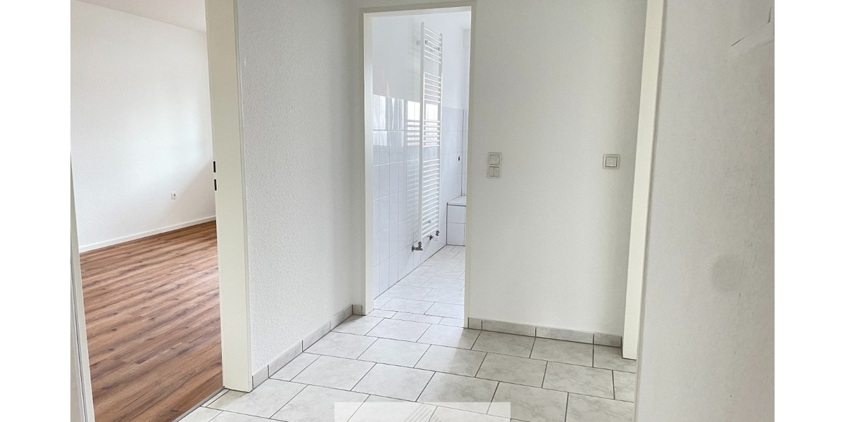 Zentrumsnaher Wohntraum: Frisch sanierte 3-Zimmer-Wohnung mit großem Balkon - Etagenwohnung Siegburg Zentrum | Angebot:26855170