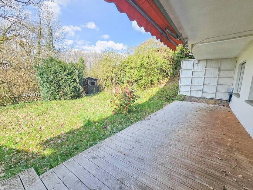 Teilrenoviertes Zweifamilienhaus in Ortsrandlage von 53127 Bonn - Ippendorf!