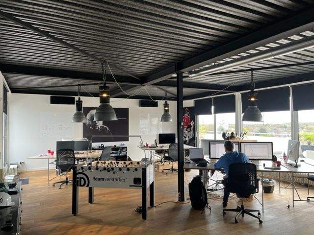 Arbeitsplatz in stylischer Agentur mit Dachterrasse - All-in-Miete zimmer