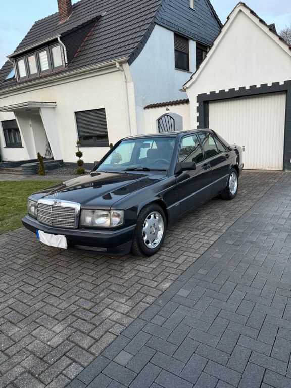 Mercedes-Benz 190 245.000 km 4.999 € Hennef 53773