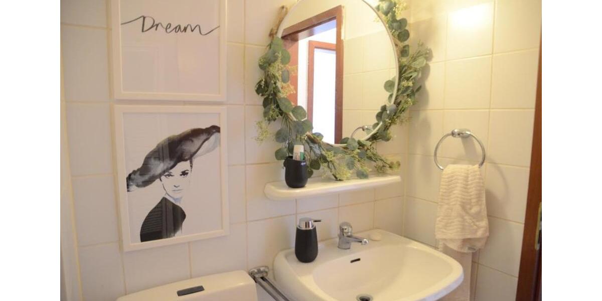 Modernes & voll möbliertes 1-Zimmer-Apartment mit Balkon in Bonn zimmer