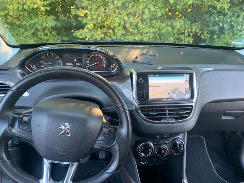 Peugeot 2008 185.000 km 5.100 € Vettelschoß 53560
