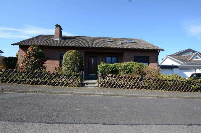 Haus zum Kaufen in Bergisch Gladbach 695.000 € 175 m²