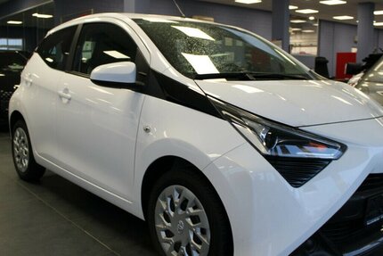 Toyota Aygo 1.0 x-play 79.413 km 9.980 &euro; Euskirchen 53881