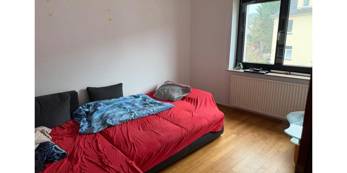 Etagenwohnung Hennef (Sieg) - 3 Zimmer, 92 m&sup2;, 1.250&euro; | Angebot:25756653