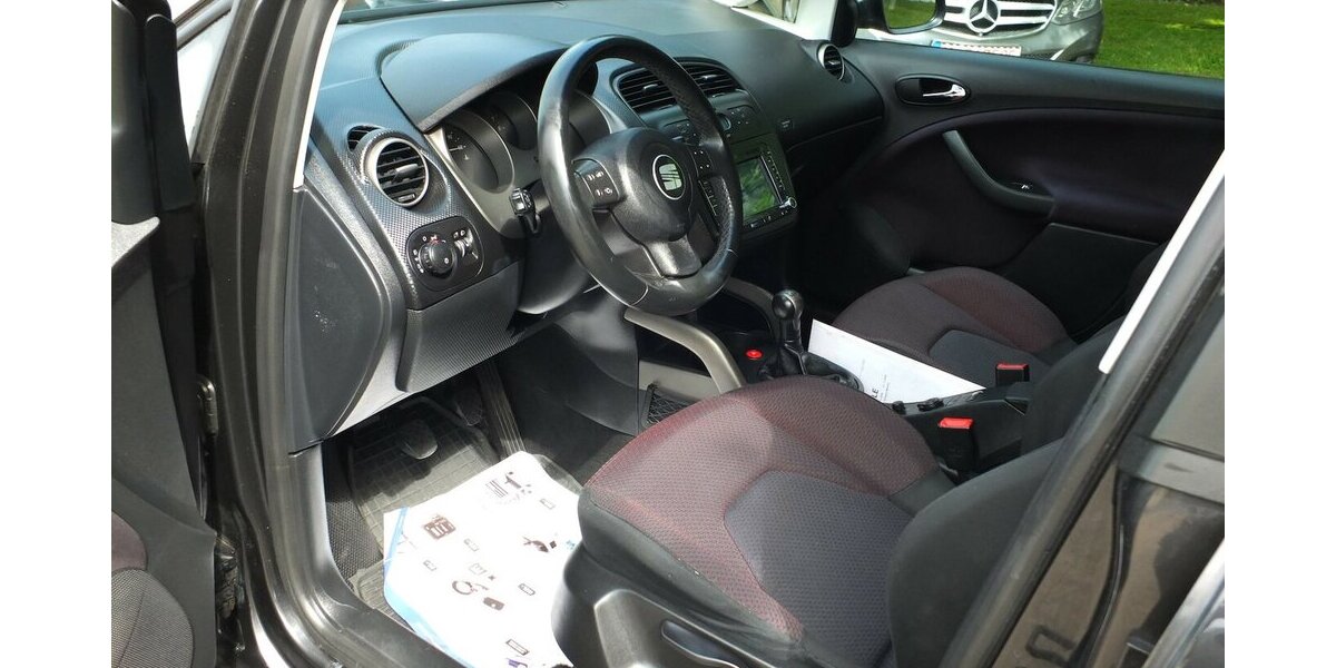 Seat Altea STYLE NAVI AHK KLIMAAUT PARKPILOT neuer Zahn 162.222 km 4.908 &euro; Köln 50858