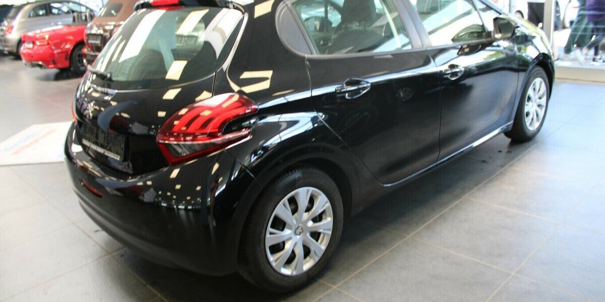 Peugeot 208 PureTech 82 72.930 km 8.980 &euro; Euskirchen 53881