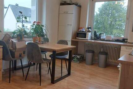 Ruhige, helle, teilmöbilierte Wohnung k 3 zimmer