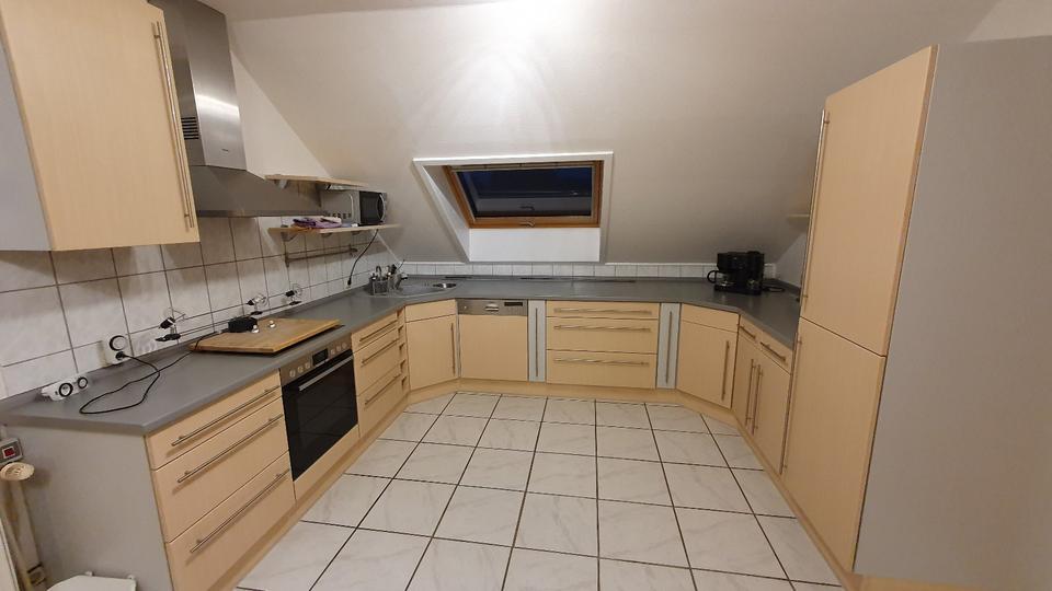 Dachgeschoßwohnung Bergisch Gladbach - 3 Zimmer, 90 m&sup2;, 1.250&euro; | Angebot:22460035