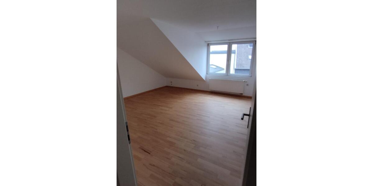 Dachgeschoßwohnung Bornheim - 2 Zimmer, 65 m&sup2;, 900&euro; | Angebot:24715318