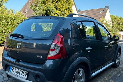 Dacia Sandero 259.000 km 1.990 &euro; Köln 51069