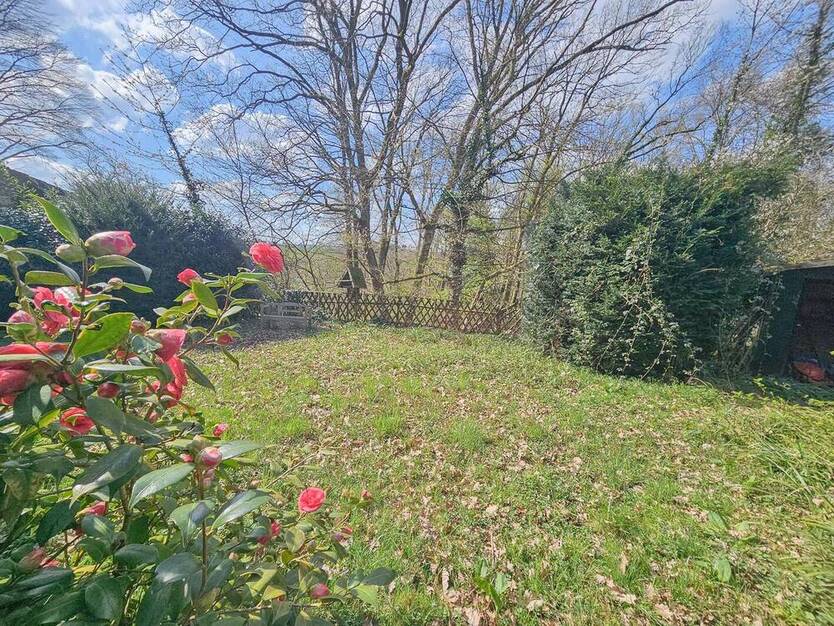 Teilrenoviertes Zweifamilienhaus in Ortsrandlage von 53127 Bonn - Ippendorf!