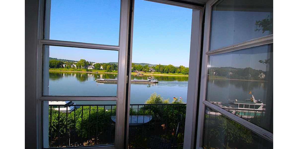Erste Reihe Rheinblick! Sofort beziehbare zwei Zimmer mit kleinem Balkon, Stellplatz und Garage. TOP - Etagenwohnung Königswinter | Angebot:26948143