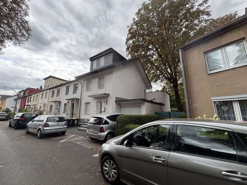 Haus zum Kaufen in Köln 310.000 € 129 m²