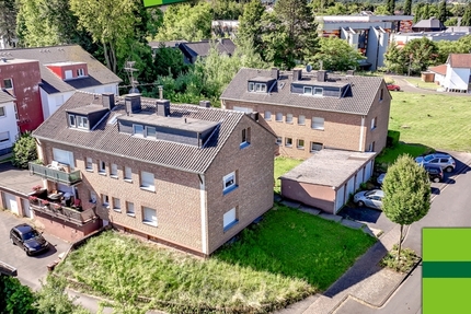 Oberpleis: 2 Mehrfamilienhäuser mit insg. 12 Wohnungen und 8 Garagen 26 zimmer