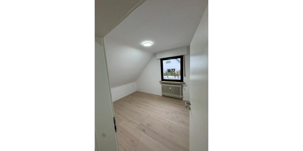 Dachgeschoßwohnung Niederkassel - 3 Zimmer, 56 m&sup2;, 1.032&euro; | Angebot:24704673