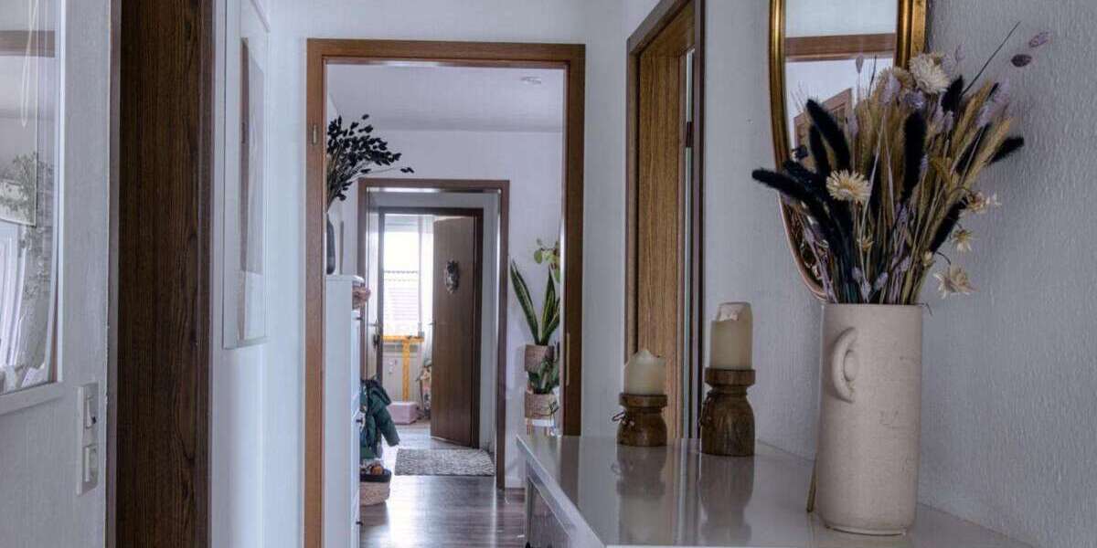 Etagenwohnung Lohmar - 3 Zimmer, 122 m&sup2;, 1.280&euro; | Angebot:25310354