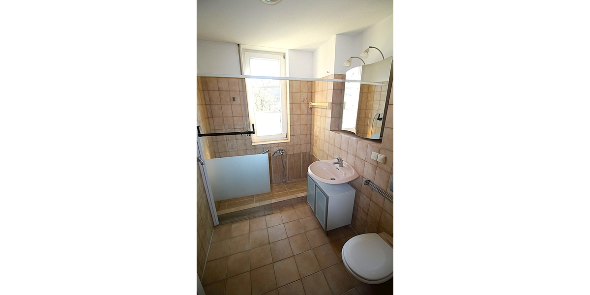 Erste Reihe Rheinblick! Sofort beziehbare zwei Zimmer mit kleinem Balkon, Stellplatz und Garage. TOP - Etagenwohnung Königswinter | Angebot:26948143