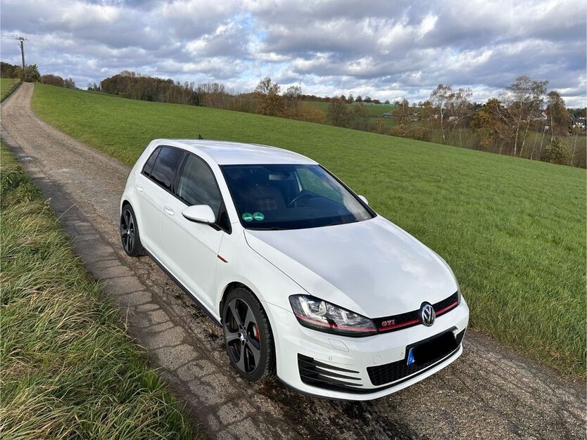 VW Golf 148.000 km 15.800 € Neunkirchen 53819