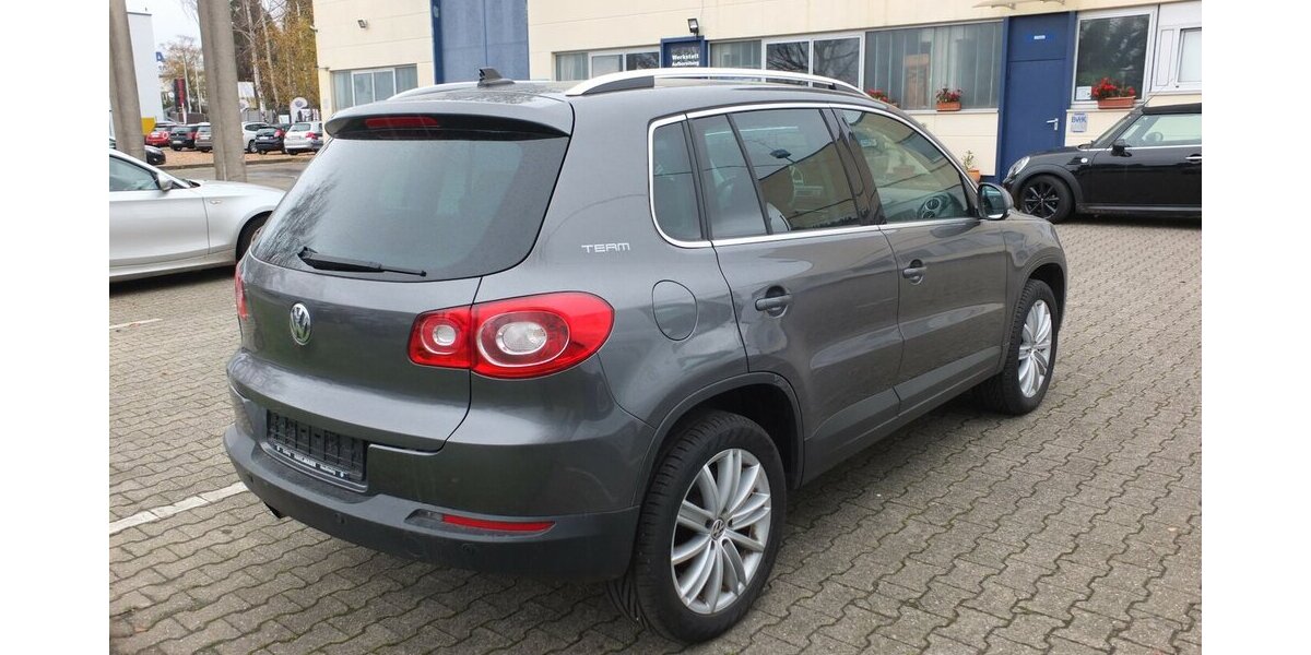VW Tiguan TEAM orig.ATM ca 52 tkm XENON AHK PARKPILOT 112.432 km 10.598 &euro; Köln 50858