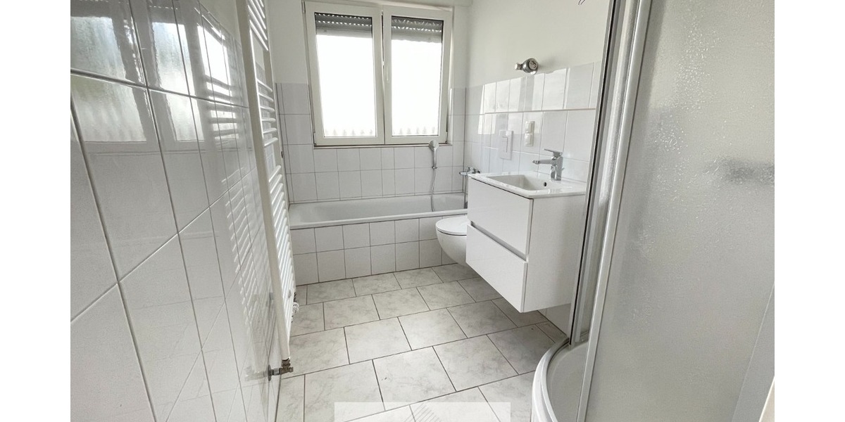 Zentrumsnaher Wohntraum: Frisch sanierte 3-Zimmer-Wohnung mit großem Balkon - Etagenwohnung Siegburg Zentrum | Angebot:26855170