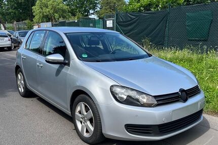 VW Golf 218.000 km 4.600 &euro; Köln 50739