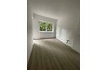 *NEU*NEU*NEU: frisch modernisierte 2 Zimmer, 2 Balkone mit Blick ins Grüne, neues Bad, neuer Boden