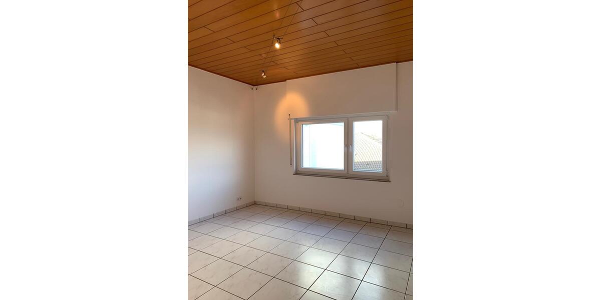 Etagenwohnung Königswinter - 4 Zimmer, 135 m&sup2;, 990&euro; | Angebot:26309168