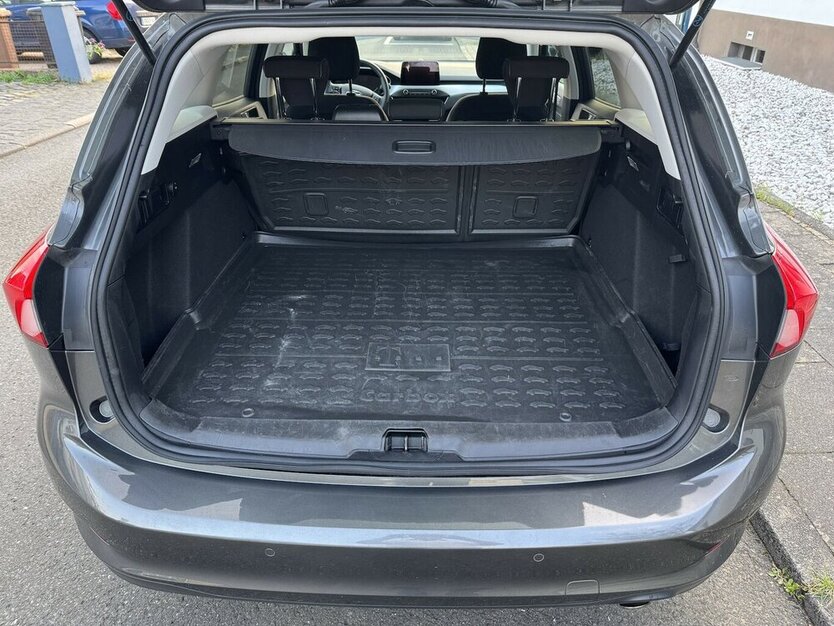 Ford Focus EcoBlue.Nav.Temp.SHZ.Serv-Neu.EU6 GARANTIE.1 35.000 km 15.500 € Erftstadt 50374