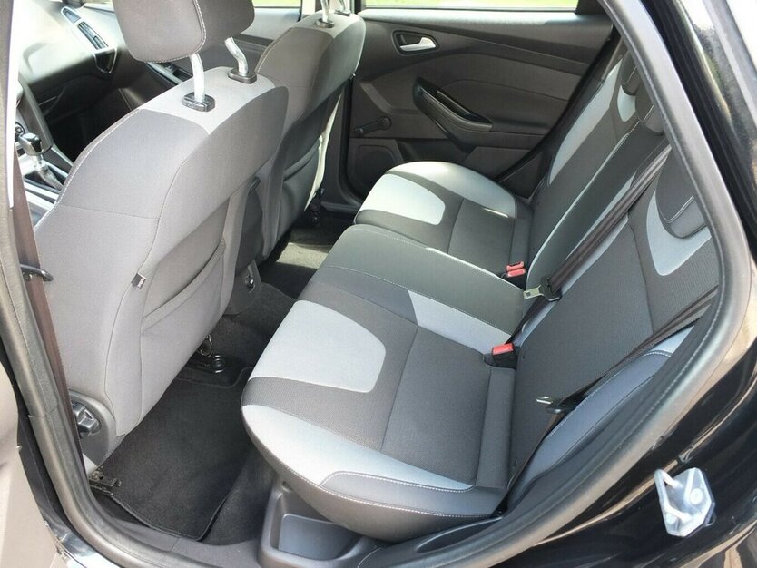 Ford Focus CHAMPIONS EDITION 5-TÜRIG orig.53.215 km ! 53.215 km 8.298 € Köln 50858