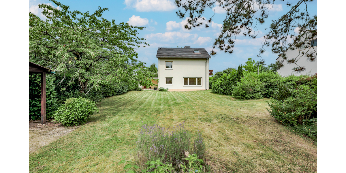 Einfamilienhaus mit Garten und angrenzendem Baugrundstück in Bonn-Niederholtorf - Einfamilienhaus Bonn / Niederholtorf Niederholtorf | Angebot:27119935