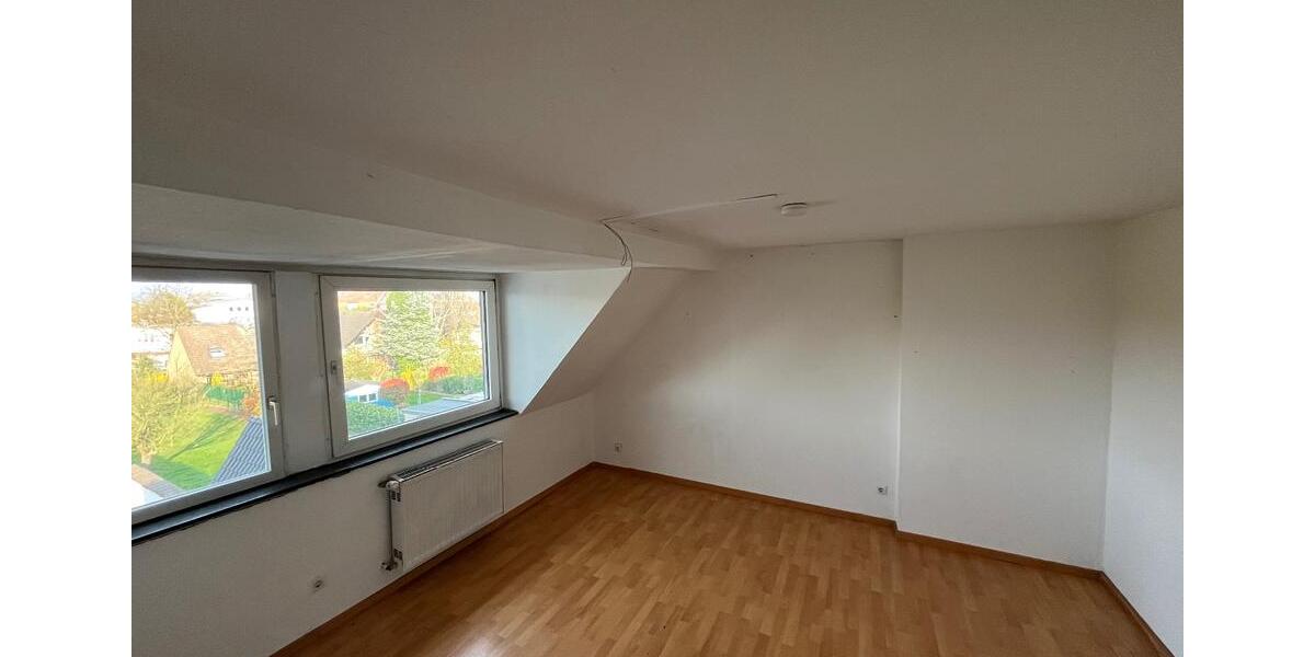 Dachgeschoßwohnung Hürth - 2.5 Zimmer, 73 m&sup2;, 1.000&euro; | Angebot:25855877