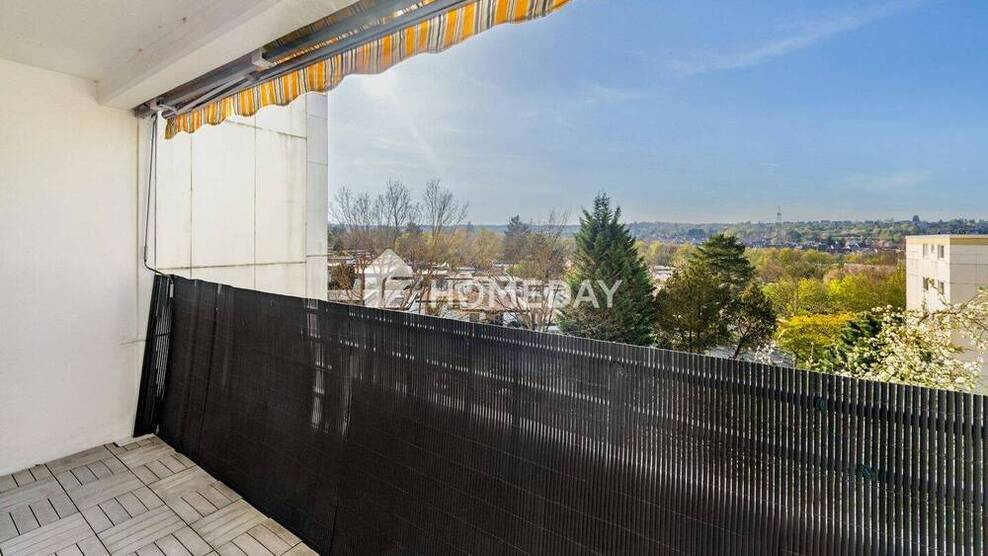 Platz für Ihre Pläne: Großzügige 4-Zimmer-Wohnung mit Aufzug und Panorama-Loggia
