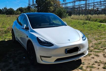 Tesla Model Y 96.000 km 35.900 &euro; Köln 50674