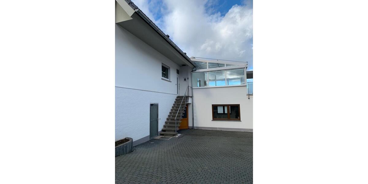 Etagenwohnung Königswinter - 4 Zimmer, 135 m&sup2;, 990&euro; | Angebot:26309168