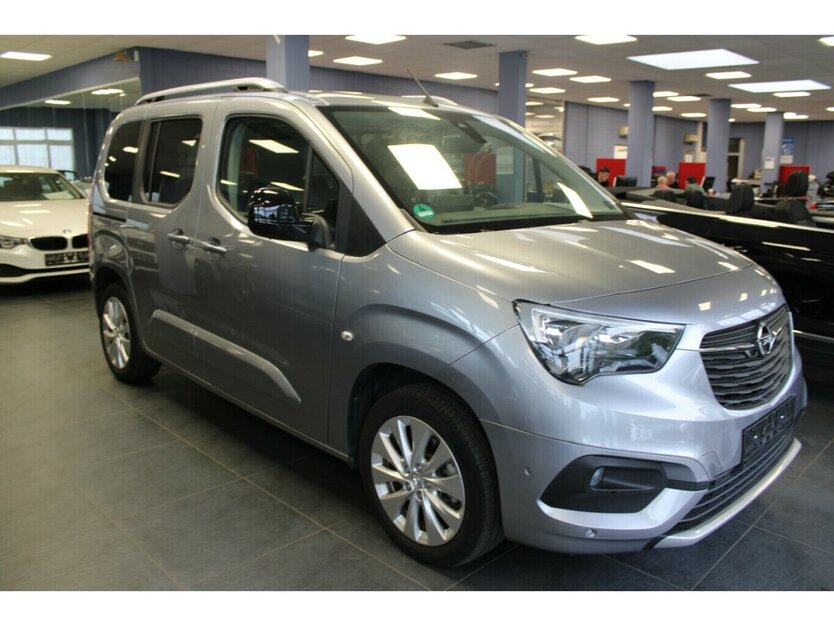 Opel Combo-e Life Ultimate 27.035 km 19.980 € Euskirchen 53881