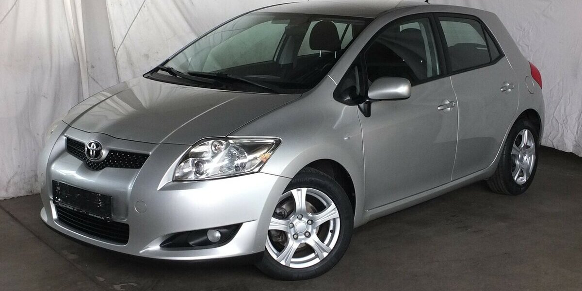 Toyota Auris 1.6i SOL ALLE INSPEKTIONEN GARAGENWAGEN 174.885 km 4.998 &euro; Köln 50858