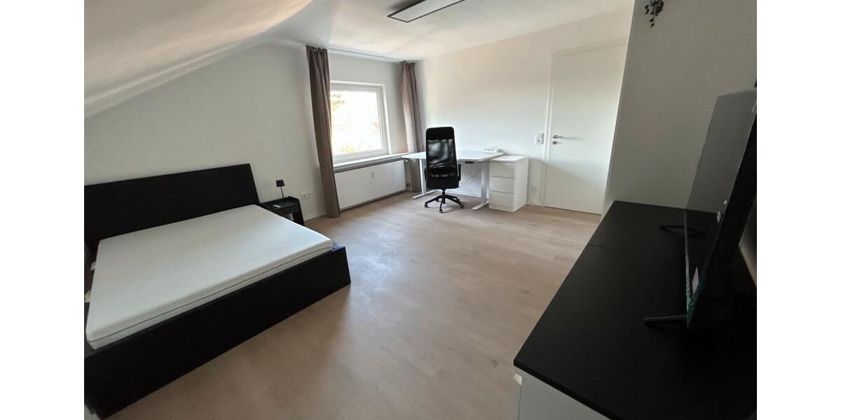 Dachgeschoßwohnung Bonn Gronau - 1 Zimmer, 22 m&sup2;, 670&euro; | Angebot:25312293