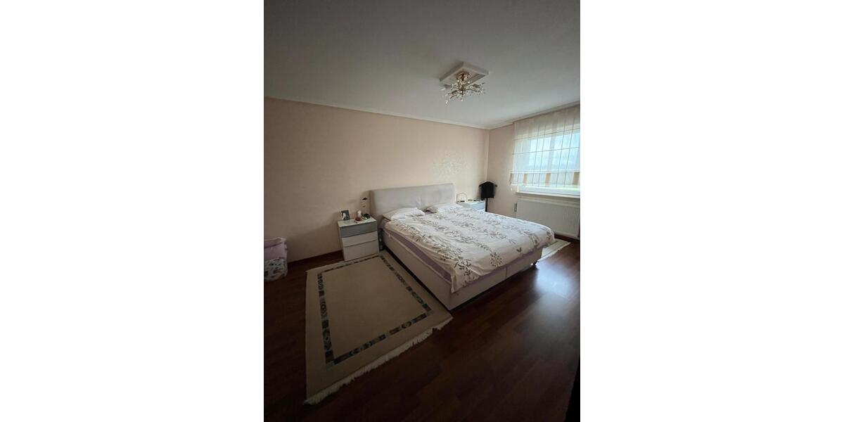 Reihenhaus Wesseling - 7 Zimmer, 230 m&sup2;, 2.200&euro; | Angebot:24802322