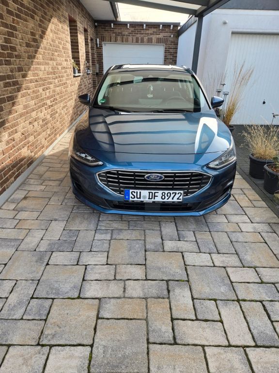 Ford Focus 11.400 km 25.499 € Niederkassel 53859