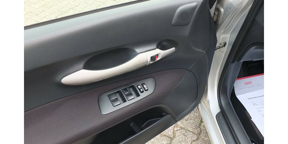 Toyota Auris 1.6i SOL ALLE INSPEKTIONEN GARAGENWAGEN 174.885 km 4.998 &euro; Köln 50858